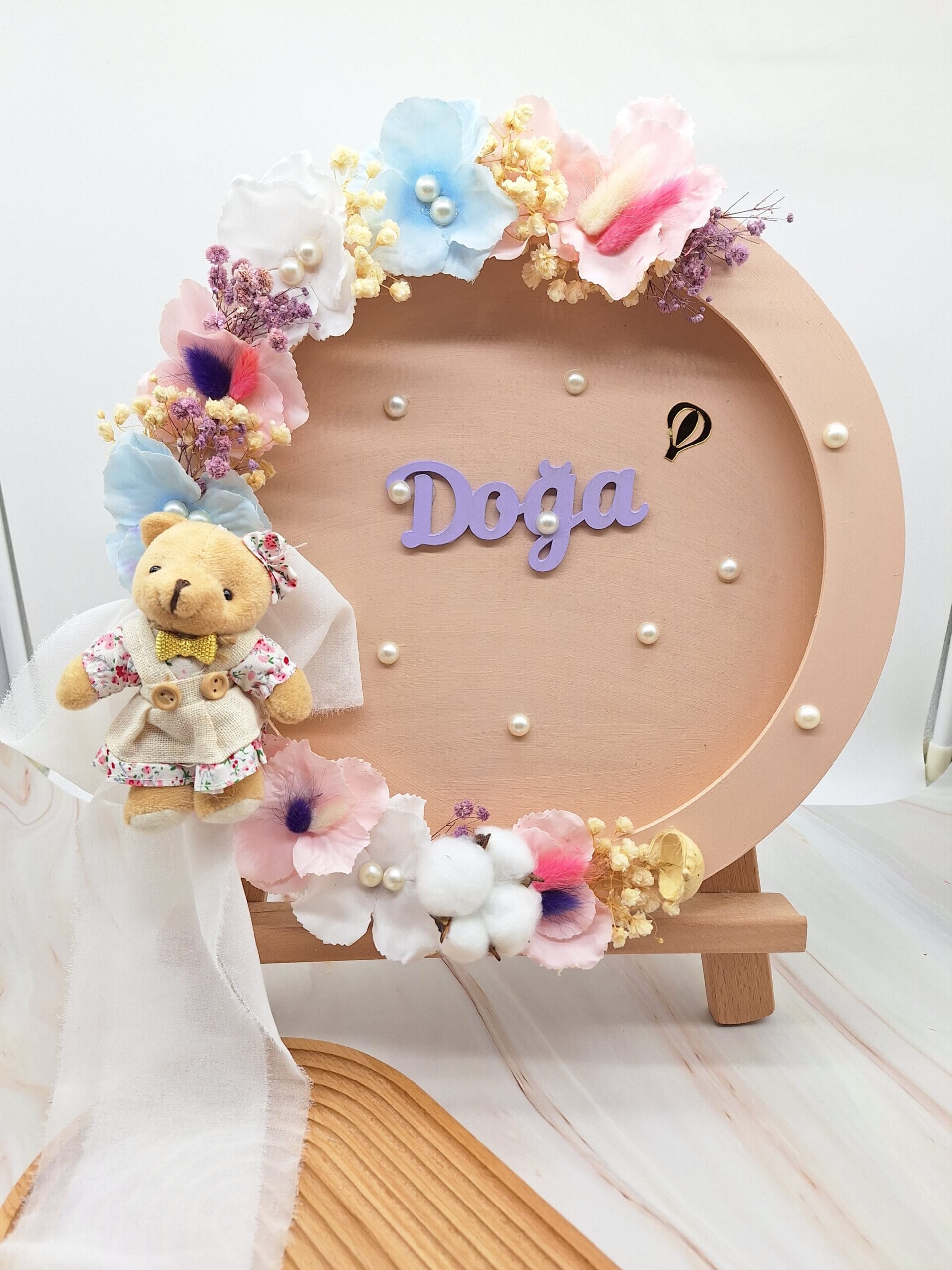 doga-yuvarlak-ahsap-pano-cicek-suslemeli-ve-ayicik-figurlu-led-isik-secenekli Doğa Yuvarlak Ahşap Pano Çiçek Süslemeli ve Ayıcık Figürlü LED Işık Seçenekli - Görsel 1