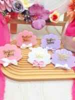 Buğlem Nevra Çiçek Süslemeli Ayıcık Figürlü Yuvarlak Ahşap Kapı Süsü, Metal Hediyelik Çikolata Kutusu, Hediyelik Pleksi Magnetler - Görsel 2