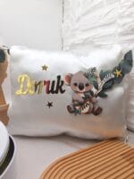 Doruk Ahşap Figürlü Renkli Pleksi Kapı Süsü, Metal Hediyelik Çikolata Kutusu ve Çikolatalar, Takı Yastığı - Görsel 2