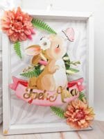 İpek Ada Çiçek Süslemeli Aydınlatmalı Kare Ahşap Pano Kapı Süsü, Kolonya Hediyelikler, İsme Özel Etiketli Metal Çikolata Kutusu ve 50 Adet Çikolata - Görsel 3