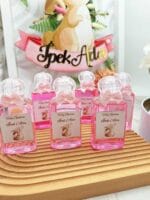 İpek Ada Çiçek Süslemeli Aydınlatmalı Kare Ahşap Pano Kapı Süsü, Kolonya Hediyelikler, İsme Özel Etiketli Metal Çikolata Kutusu ve 50 Adet Çikolata - Görsel 2