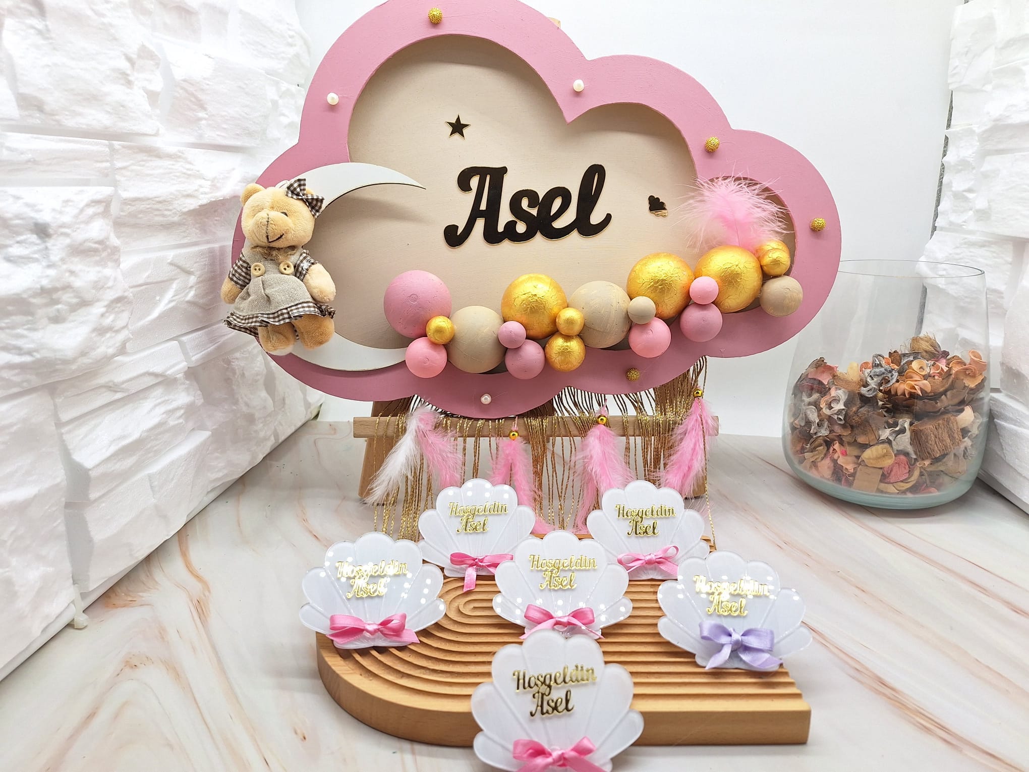 asel-ayicik-figurlu-bulut-ahsap-kapi-susu-pleksi-isimlikli-magnet Asel Ayıcık Figürlü Bulut Ahşap Kapı Süsü, Pleksi İsimlikli Magnet - Görsel 1