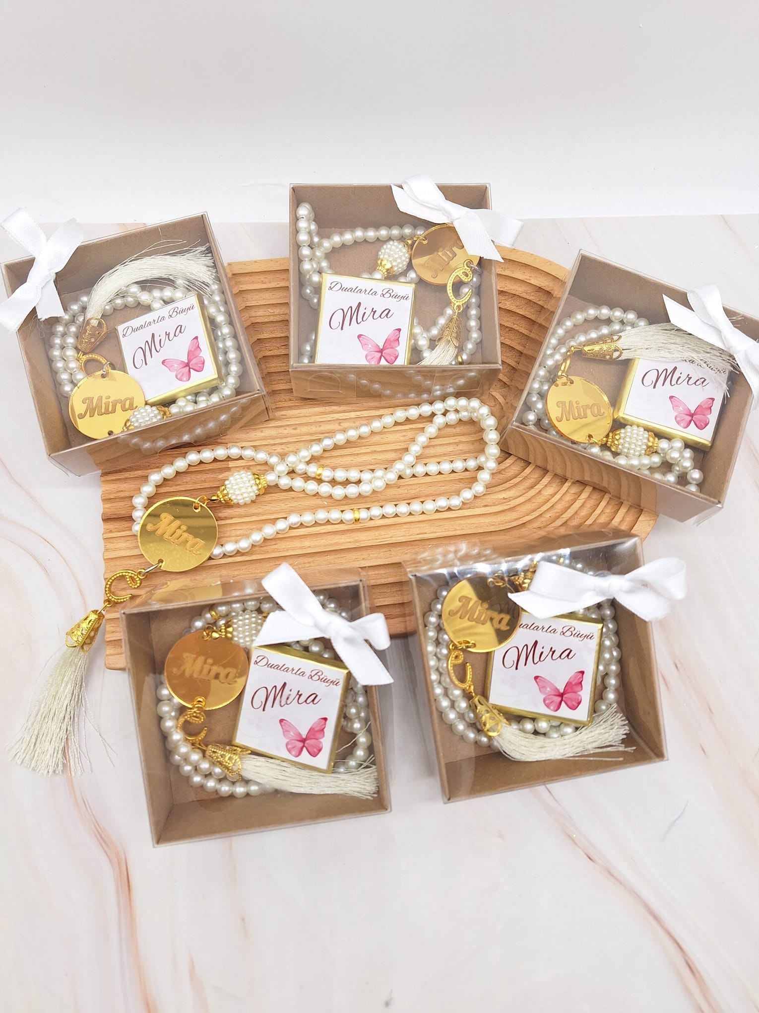 mira-isme-ozel-cikolata-ve-tespih-2li-hediye-kutusu Mira İsme Özel Çikolata ve Tespih 2'li Hediye Kutusu - Görsel 1